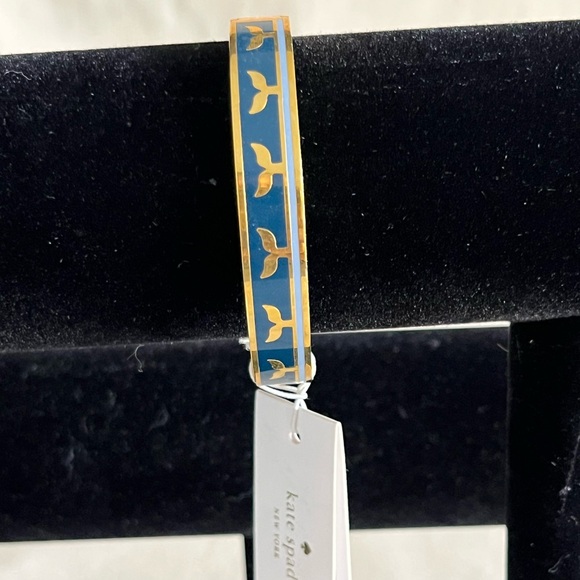 Kate Spade ♠️ NY “whale of a time” idiom hinged bracelet - Picture 4 of 9